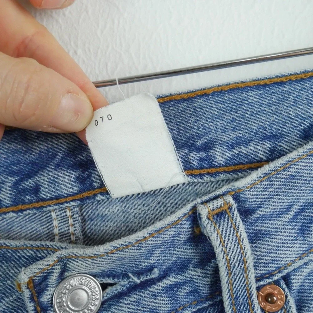 Vintage 90s Levis 501 Jeans 32x32 Light Wash Denim Grunge Thrashed Distressed